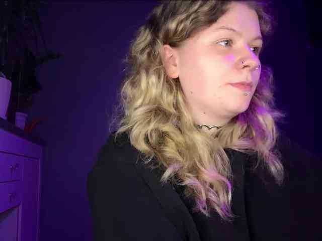 AlinaSweet webcam