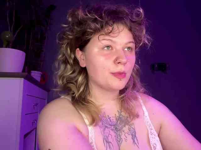 AlinaSweet webcam