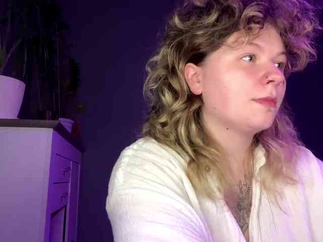 AlinaSweet webcam