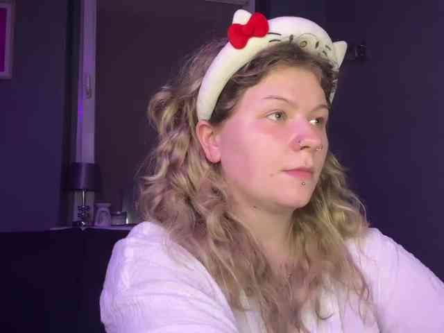 AlinaSweet webcam