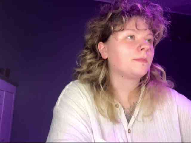 AlinaSweet webcam