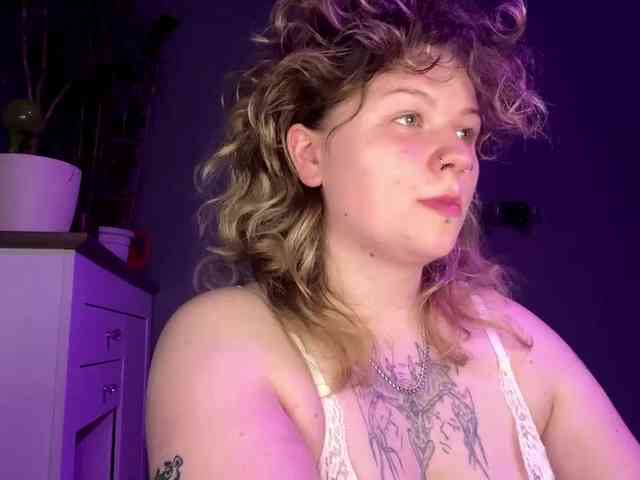 AlinaSweet webcam