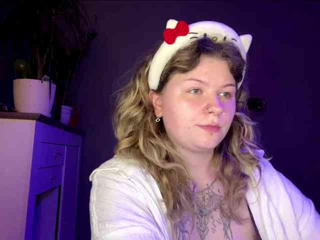 AlinaSweet webcam