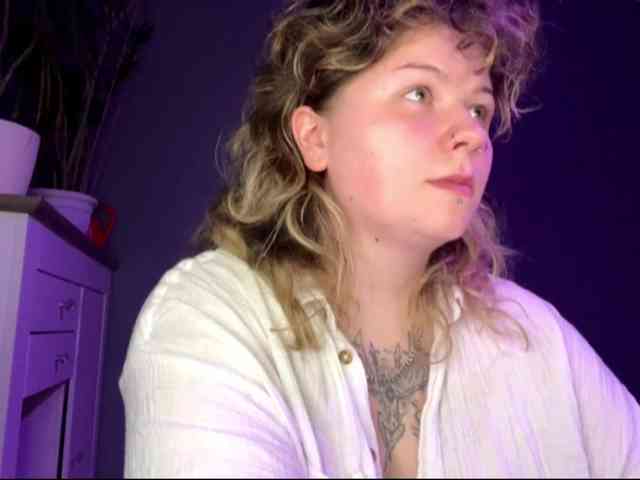 AlinaSweet webcam