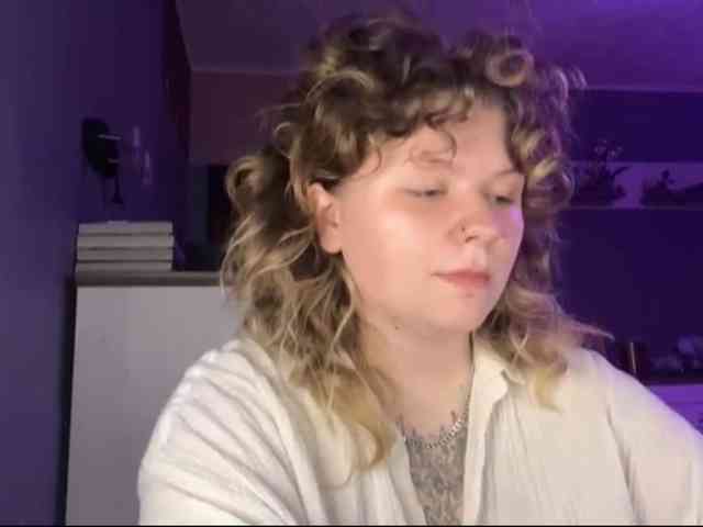AlinaSweet webcam