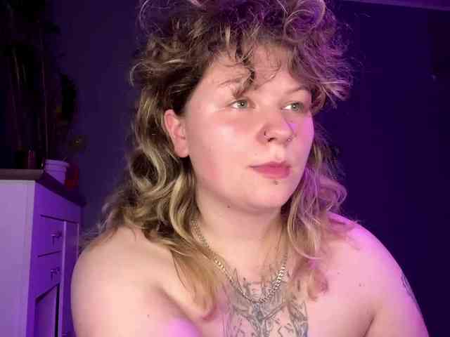 AlinaSweet webcam