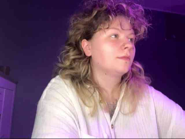 AlinaSweet webcam