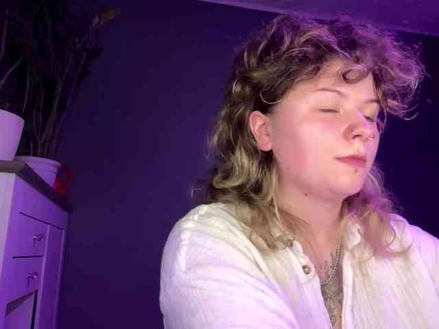 AlinaSweet webcam
