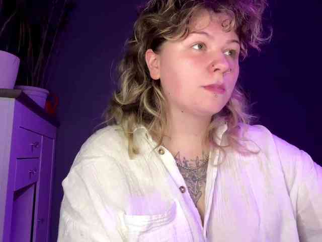 AlinaSweet webcam