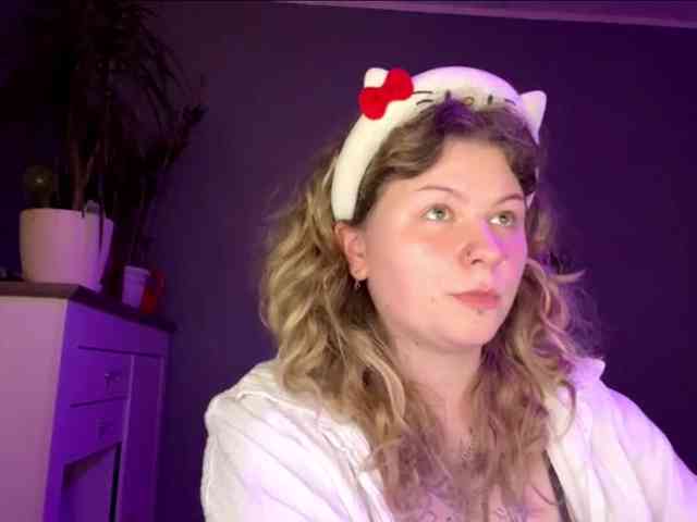 AlinaSweet webcam