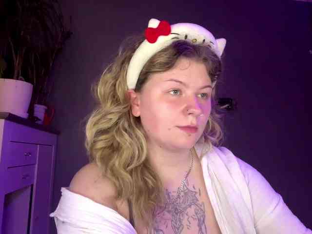 AlinaSweet webcam