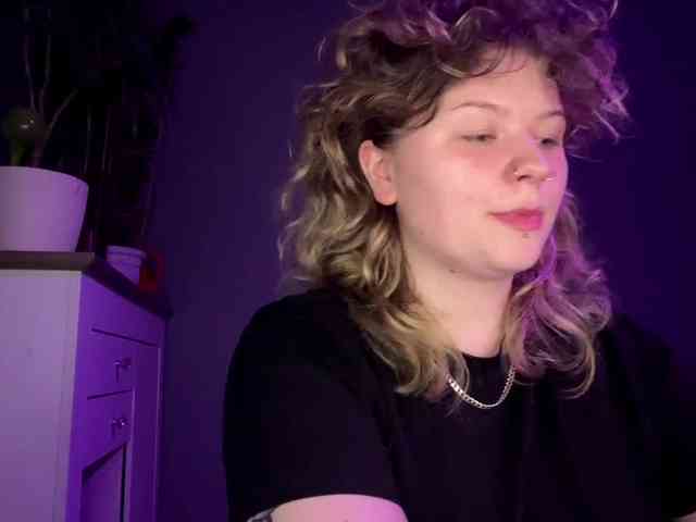 AlinaSweet webcam