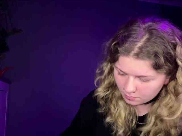 AlinaSweet webcam