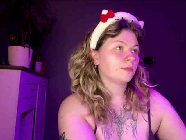 AlinaSweet webcam