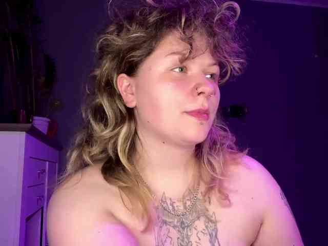AlinaSweet webcam