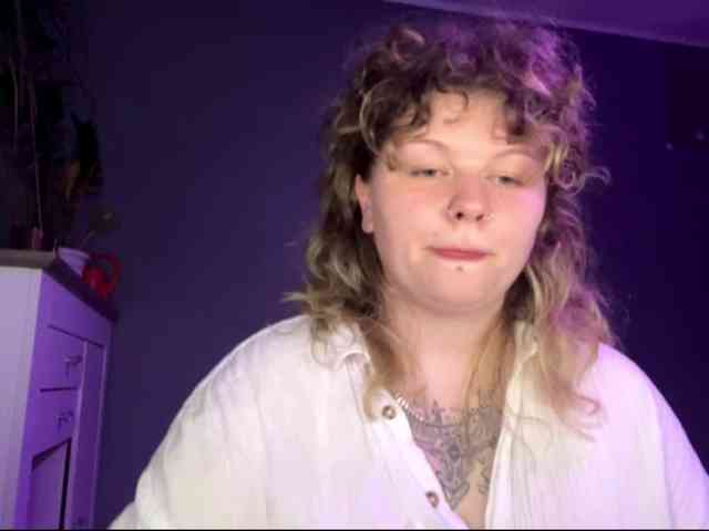 AlinaSweet webcam