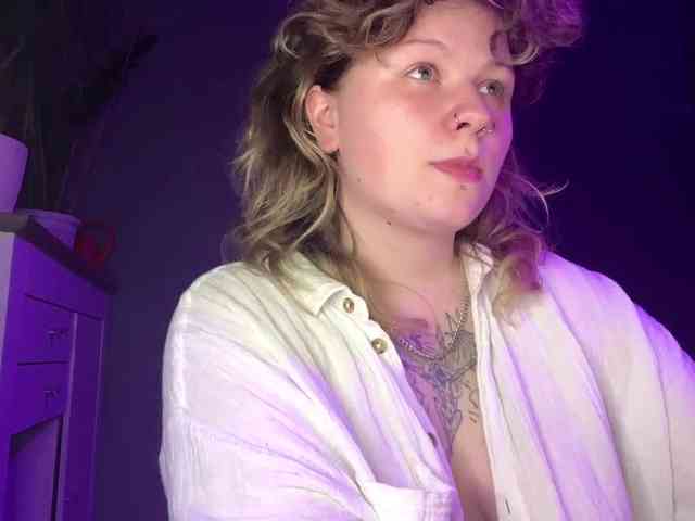 AlinaSweet webcam