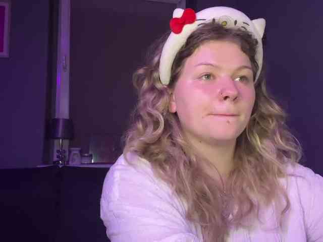 AlinaSweet webcam