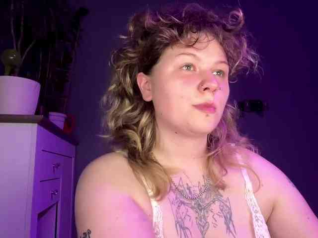 AlinaSweet webcam