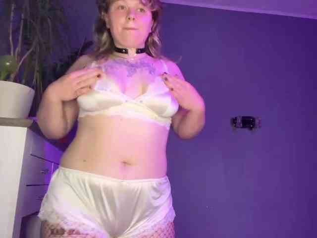 AlinaSweet webcam