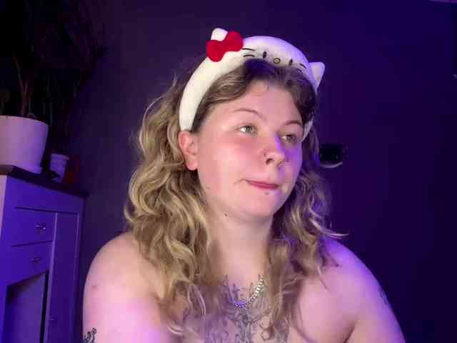 AlinaSweet webcam