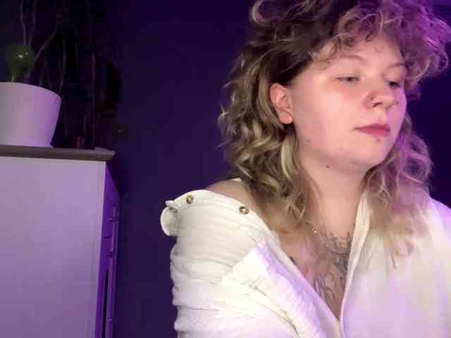 AlinaSweet webcam