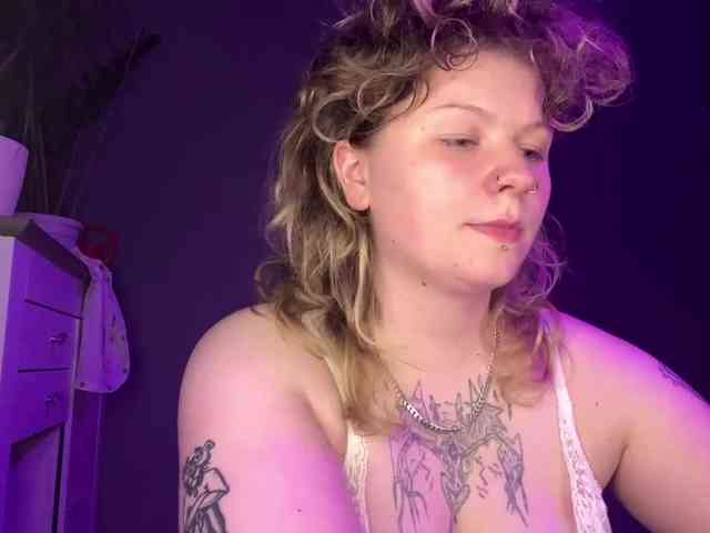 AlinaSweet webcam