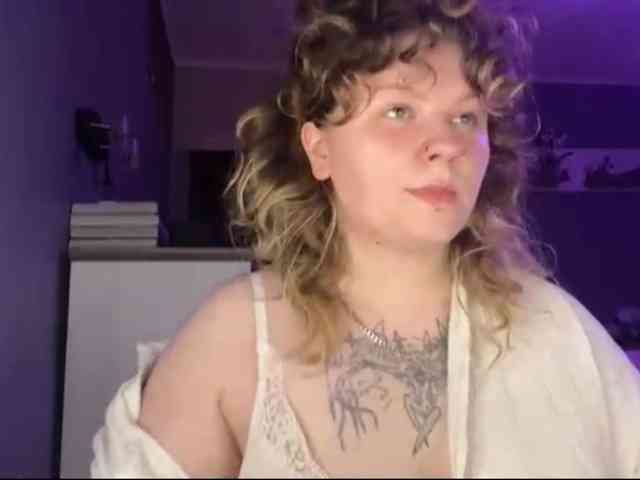 AlinaSweet webcam