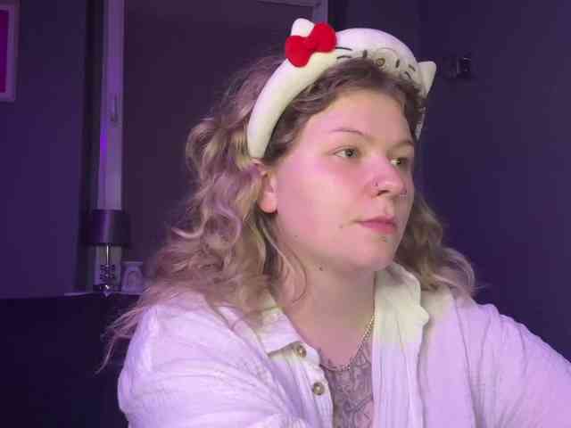 AlinaSweet webcam