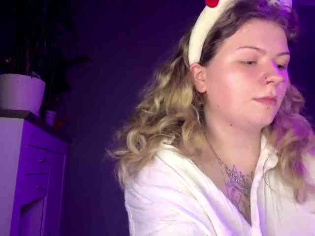 AlinaSweet webcam