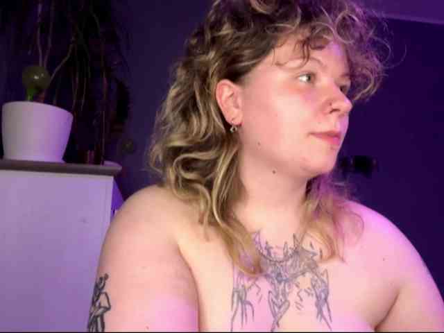 AlinaSweet webcam