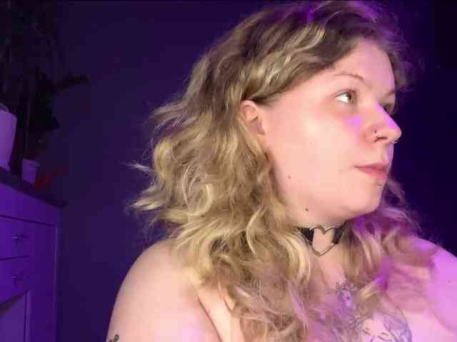 AlinaSweet webcam