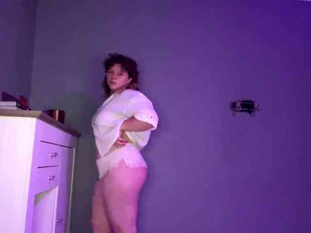 Model: AlinaSweet