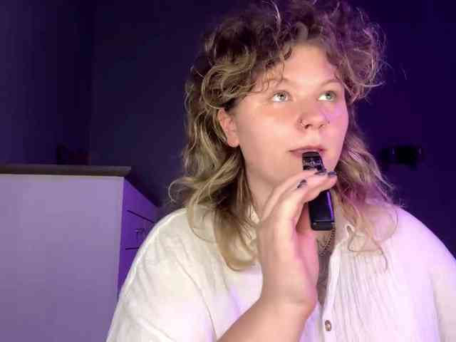 AlinaSweet webcam