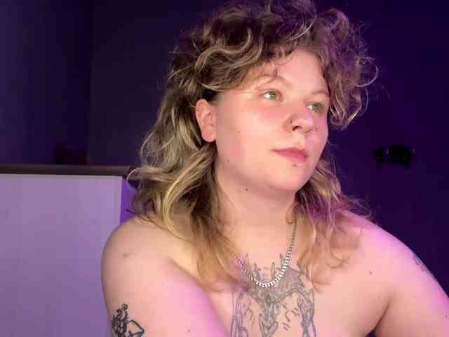 AlinaSweet webcam