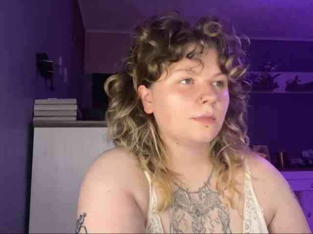 AlinaSweet webcam