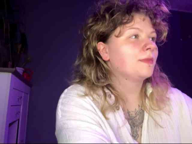 AlinaSweet webcam