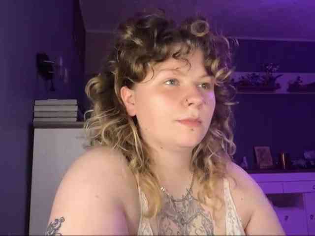 AlinaSweet webcam