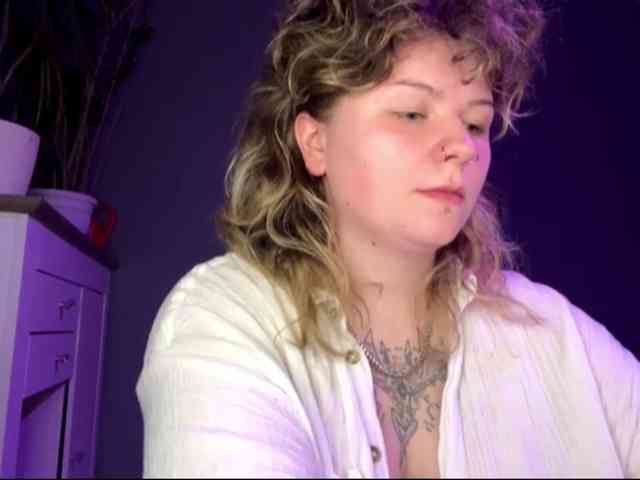 AlinaSweet webcam