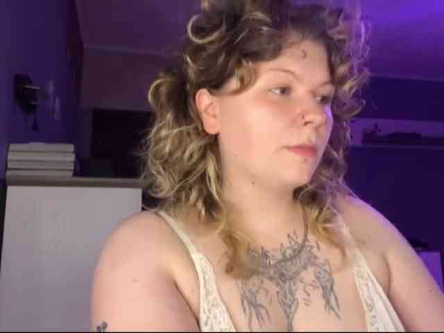 AlinaSweet webcam