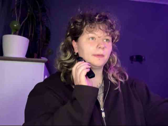 AlinaSweet webcam