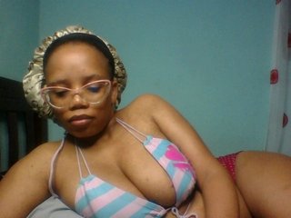 Prettyzari's Live Webcam