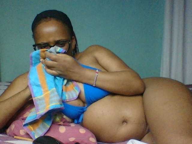 Prettyzari live cam preview