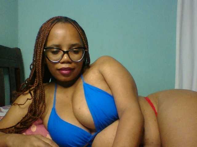 Prettyzari live webcam show