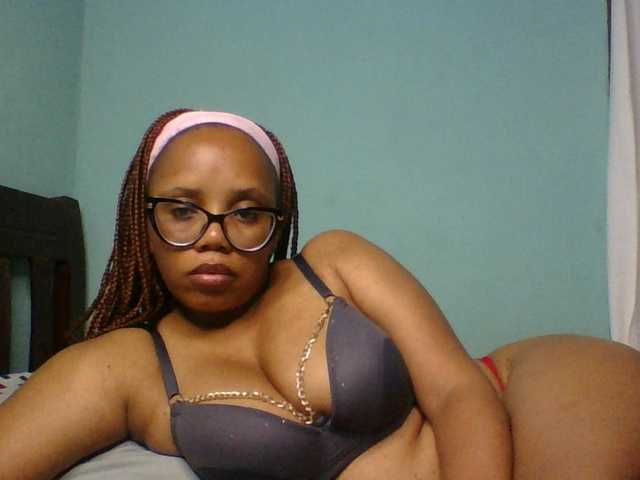 Prettyzari live webcam show