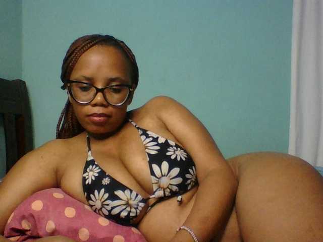 Prettyzari live webcam show
