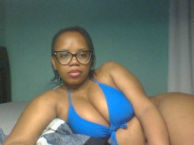 Prettyzari, en directo ahora en BongaCams