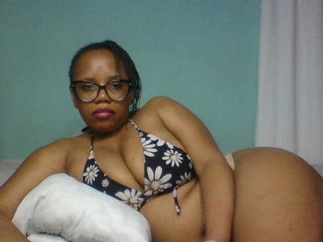 Prettyzari, en vivo ahora en BongaCams