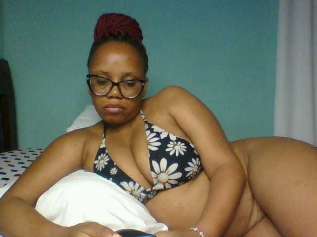 Prettyzari live cam preview