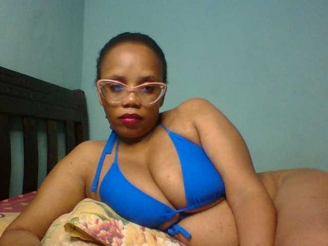Prettyzari live cam on UnifiedCams